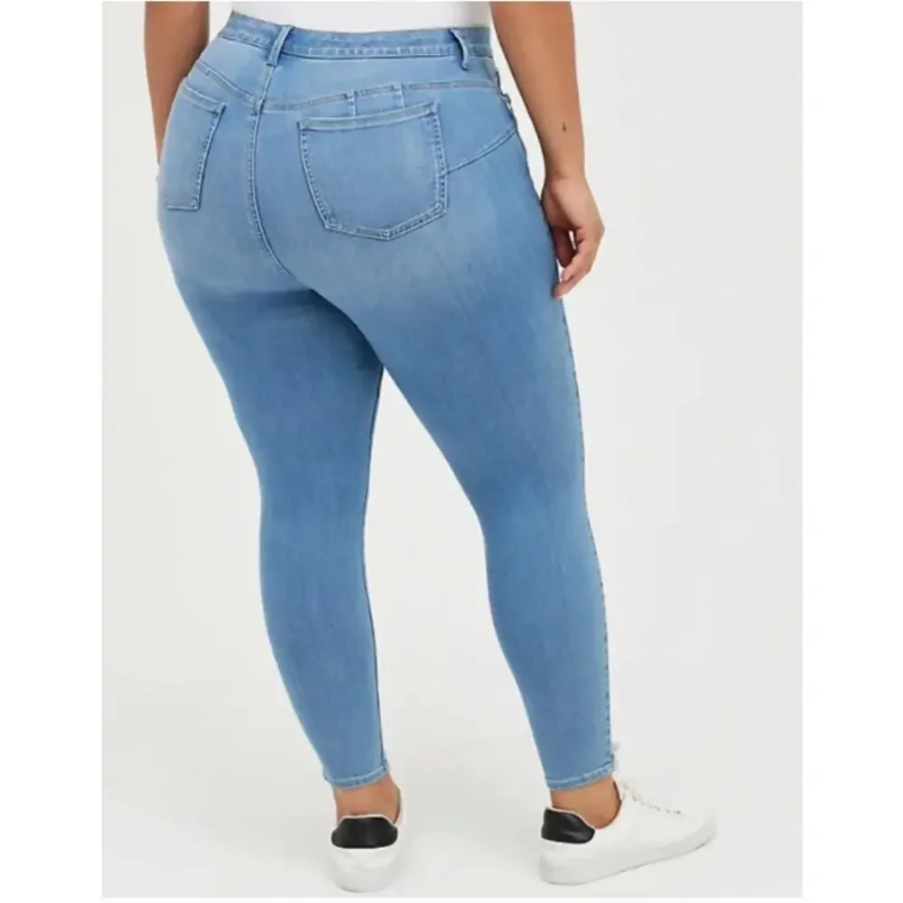 torrid bombshell